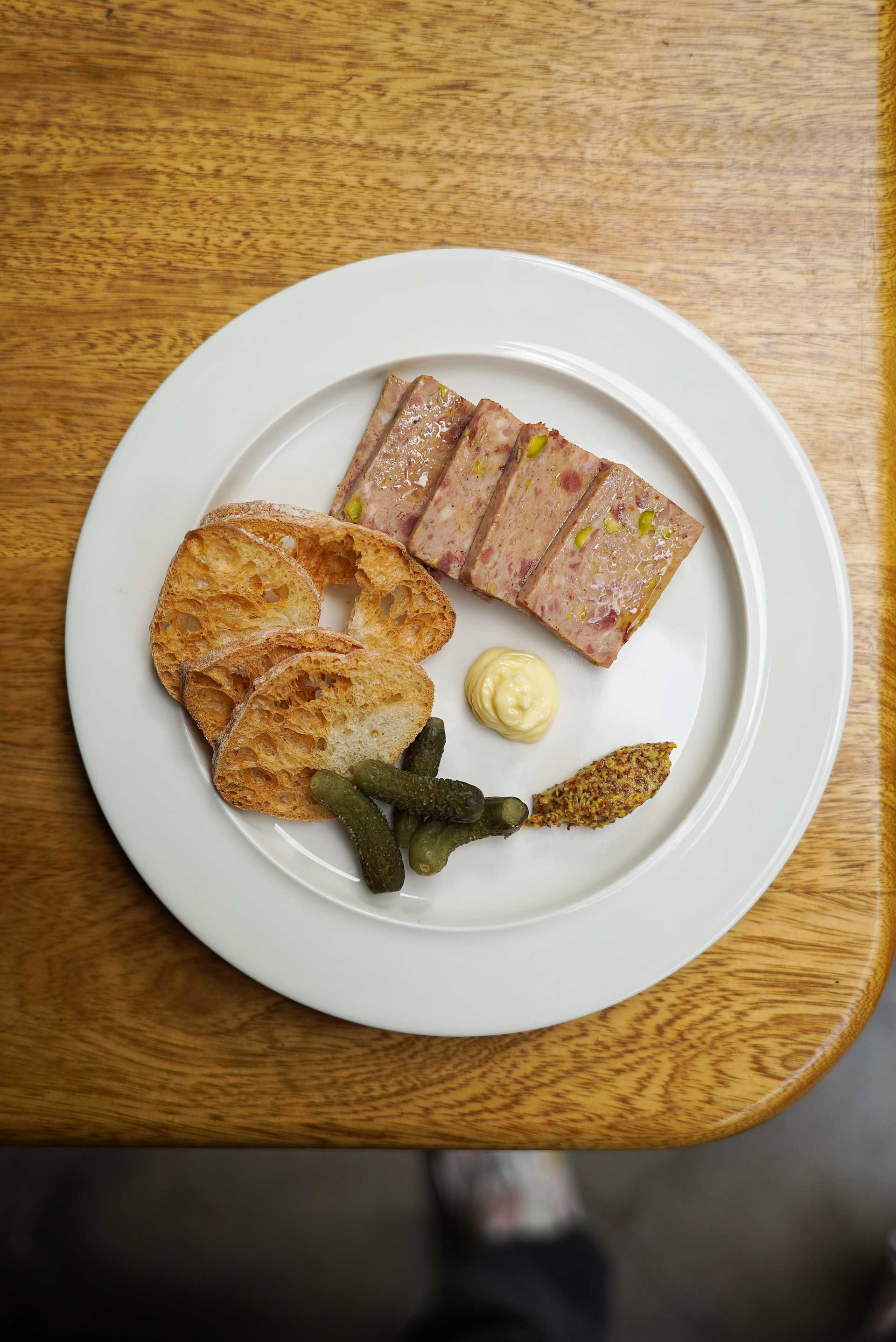 Oinoscent στη Βουλής: μια παλιά αγάπη και νέες αφορμές-3