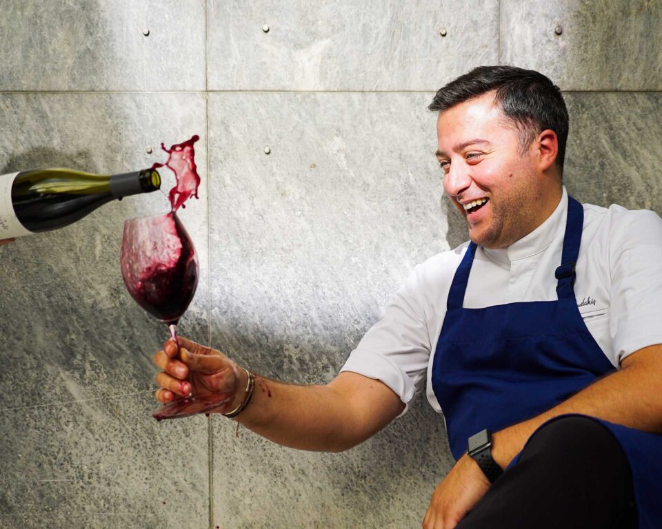 Oinoscent στη Βουλής: μια παλιά αγάπη και νέες αφορμές-5