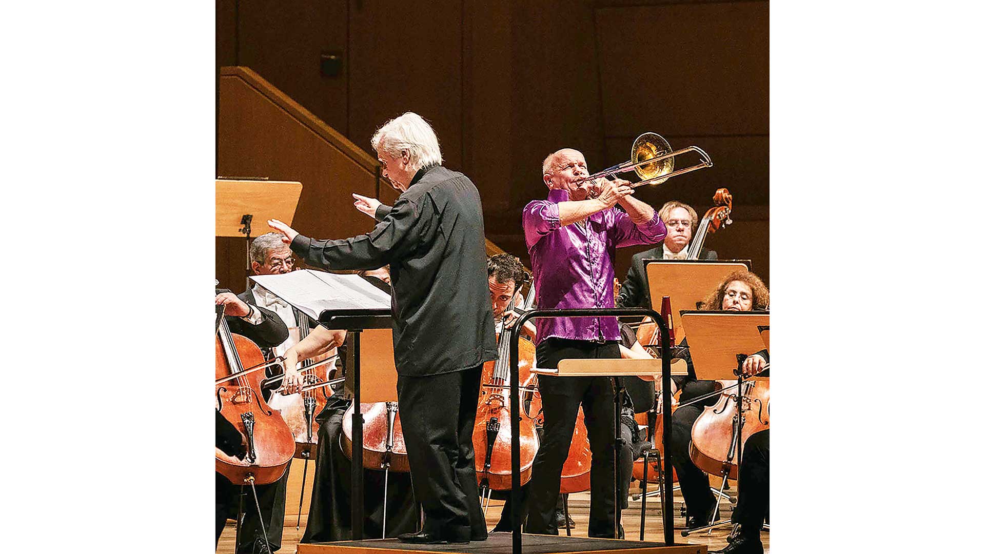 αμήχανη-συναυλία-με-λαμπερό-σολίστα-564091390