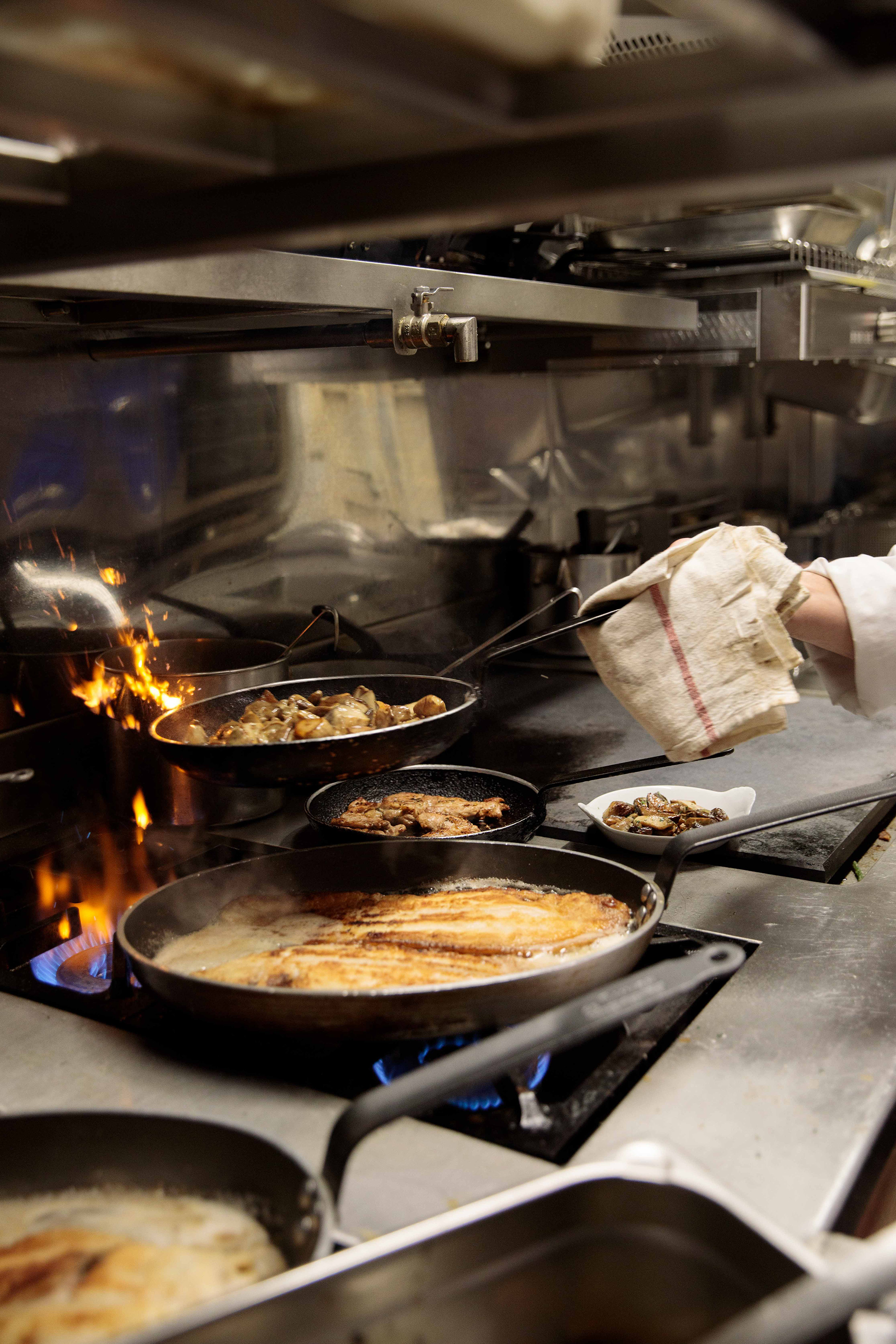 Chez Georges: Το ιστορικό μπιστρό της Rue du Mail και ένα γεύμα στο 1964-2