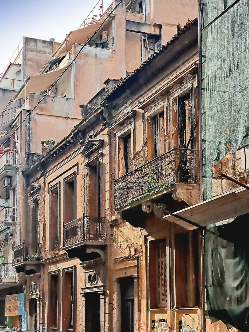 Πλατεία Κουμουνδούρου: Η τριλογία της οδού Κορίνης-2