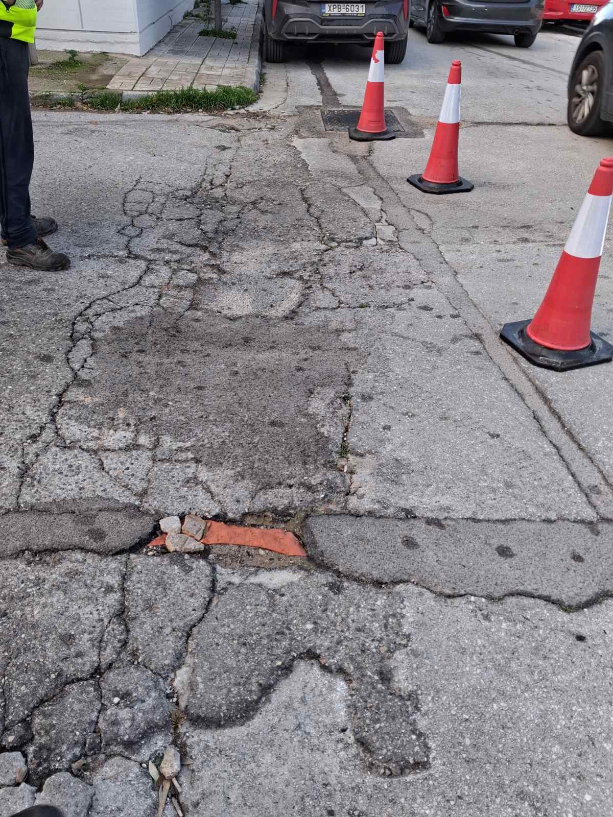 Ψηφιδωτό από «μπαλώματα» οι δρόμοι -1