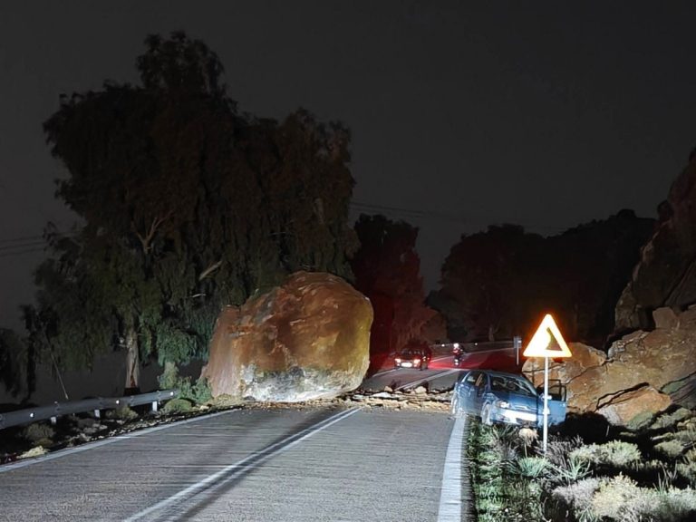 Προβλήματα από την κακοκαιρία: Πλημμύρες, απεγκλωβισμοί και κλειστά σχολεία-1