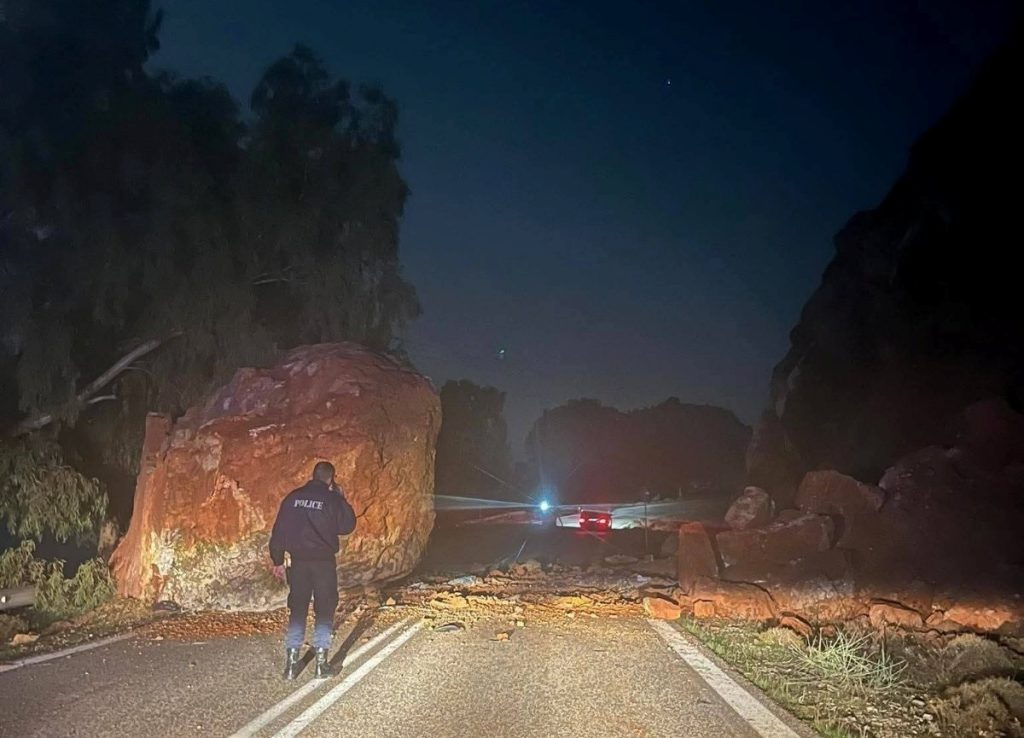 Προβλήματα από την κακοκαιρία: Πλημμύρες, απεγκλωβισμοί και κλειστά σχολεία-2