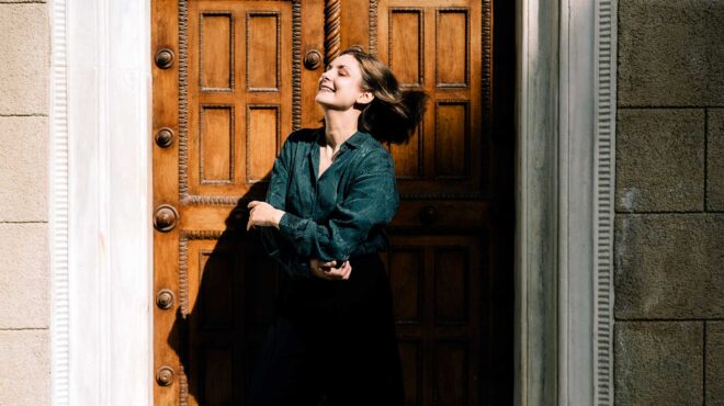 η-συγγραφέας-που-αγάπησε-μια-θαλάσσια-564082849