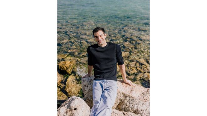 βόλτα-στη-θάλασσα-με-τον-νίκο-κοσώνα-564098125