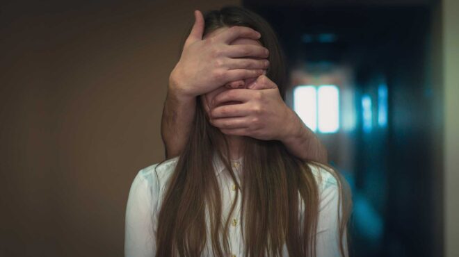 κάποια-πάντα-μένει-πίσω-564076837