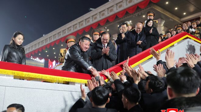 βόρεια-κορέα-νέα-εμφάνιση-της-διαδόχ-564098335