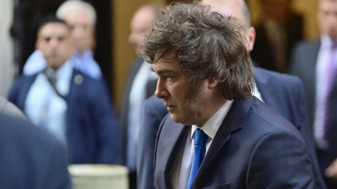 επιστρέφουν-στις-τράπεζες-τα-χρήματα-564061594