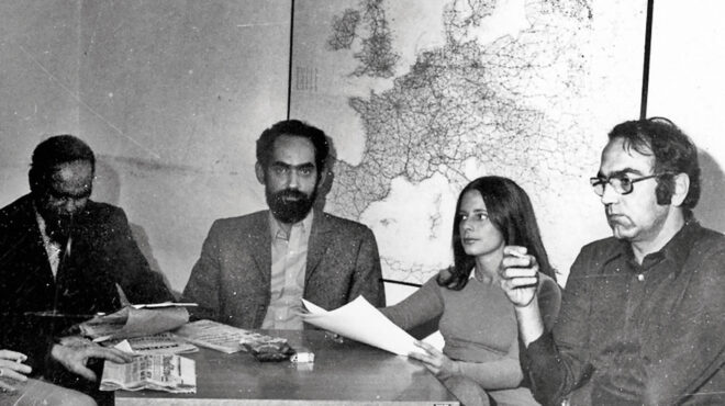 με-ένα-μικρόφωνο-πολεμούσαν-κάθε-βρ-564087985