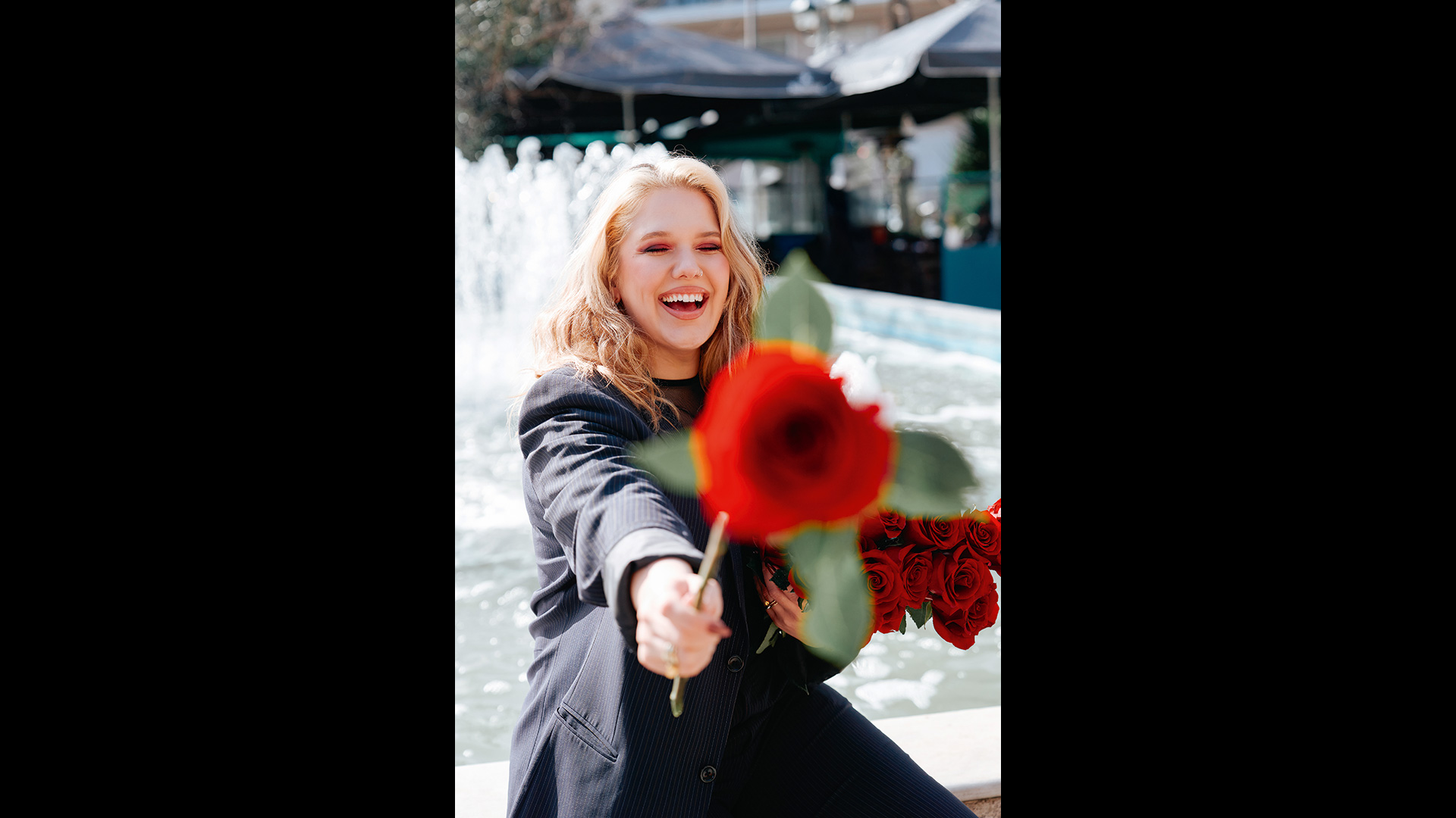 δέκα-τριαντάφυλλα-για-την-τραγουδίστ-564062884