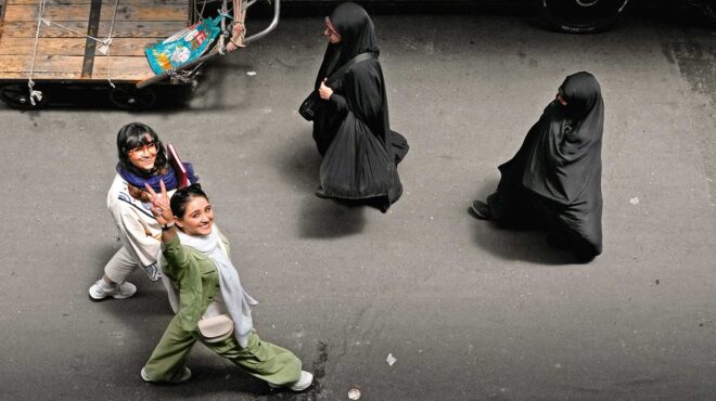 γυναίκες-κρυμμένες-μέσα-στα-λόγια-του-564076978