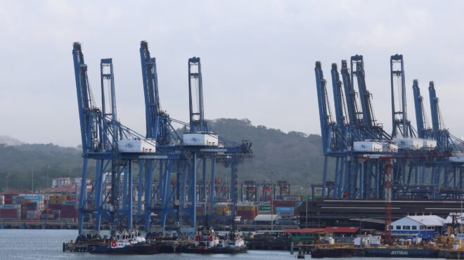 ο-παναμάς-παίρνει-τον-έλεγχο-δύο-λιμαν-564096787