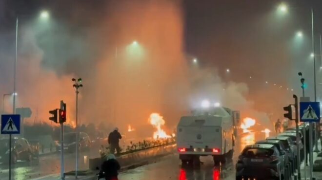 απθ-στις-μολότοφ-είχαν-κολλήσει-βαρελ-564069181