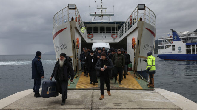 τι-ζητούν-οι-ρουμάνοι-στο-αγιον-ορος-564091369