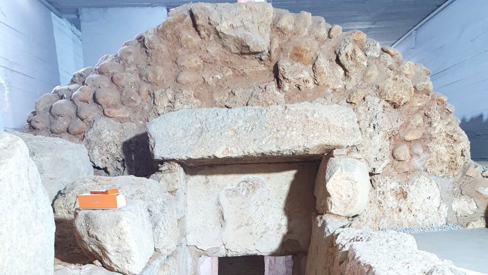 Ελληνιστικό ταφικό μνημείο στην καρδιά της Δράμας [εικόνες]-1