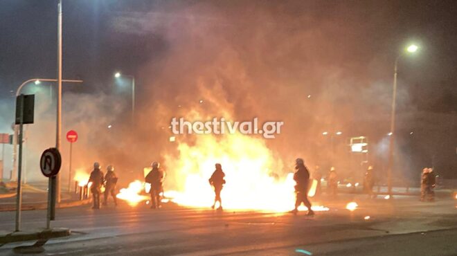 θεσσαλονίκη-μολότοφ-και-χημικά-τη-νύχ-564066853