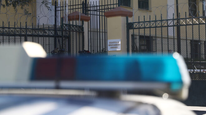 απόδραση-κρατουμένου-από-την-ευελπίδ-564084301