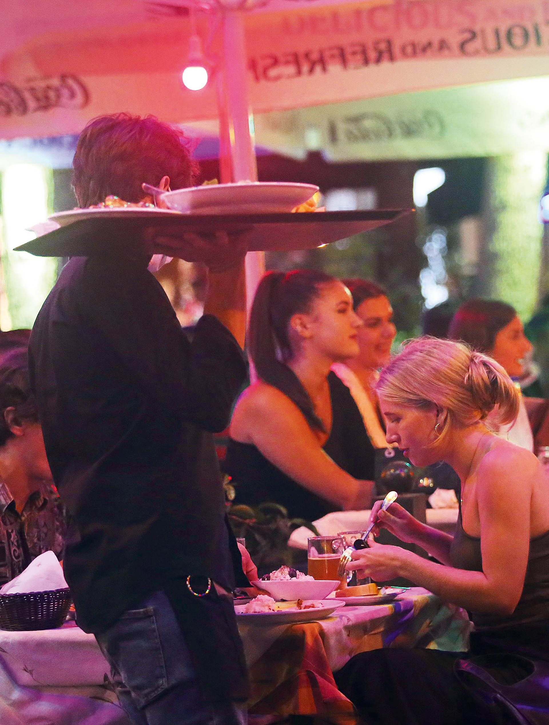 Από την οικονομία του καφέ, σε αυτήν του delivery-1