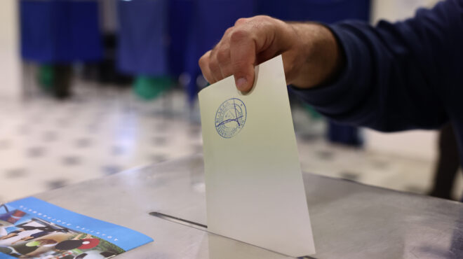 μετράει-στην-κάλπη-η-αναθεώρηση-564078832