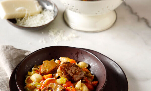 μοσχάρι-κοκκινιστό-με-κοχυλάκι-564067519