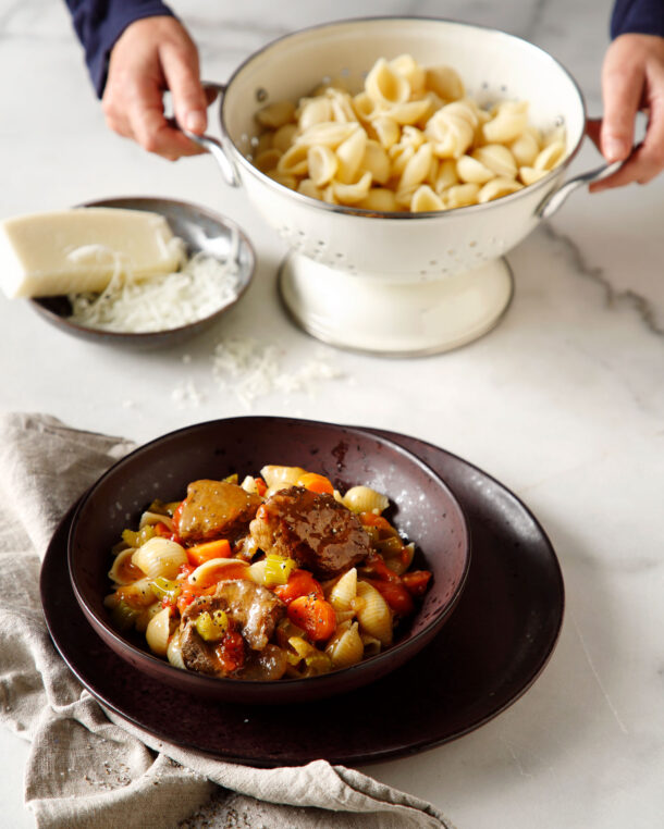 μοσχάρι-κοκκινιστό-με-κοχυλάκι-564067519