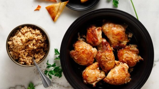 κοτόπουλο-με-κάρι-γιαούρτι-και-δυόσμο-564068068