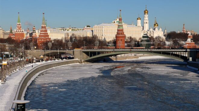 politico-το-υπόγειο-νταβός-του-τζέφρι-επστ-564062050