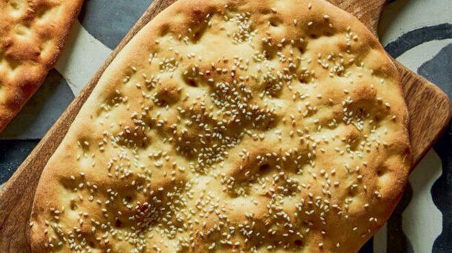 αυθεντική-άζυμη-λαγάνα-μοναστηριακή-564088327