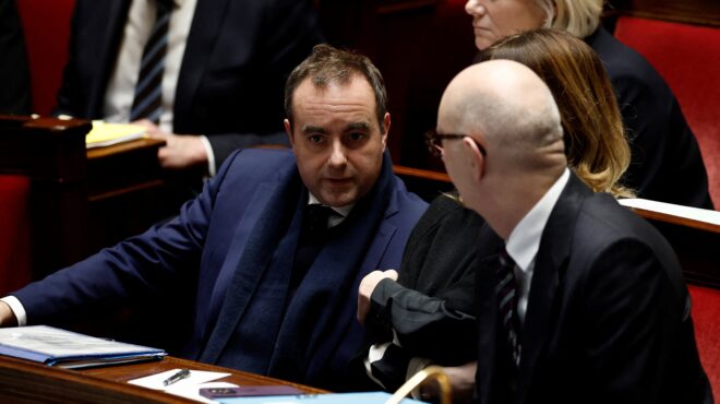 γαλλία-η-κυβέρνηση-επιβίωσε-ξανά-ελ-564057496