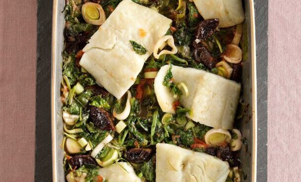 μπακαλιάρος-με-μυρωδάτα-χόρτα-από-την-564059479