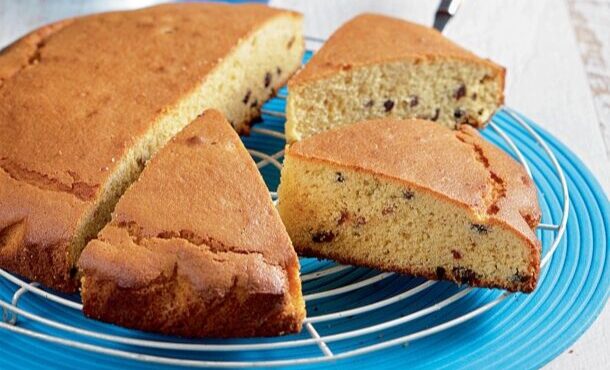 μπομπότα-με-σταφίδες-και-άρωμα-πορτοκ-564081853