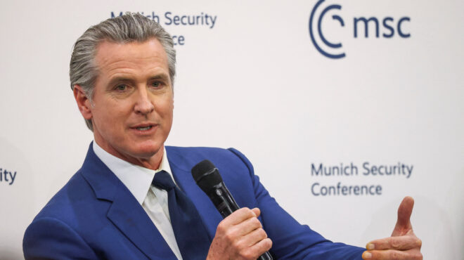 ο-νιούσομ-καλεί-τον-τραμπ-να-αποζημιώσ-564089506