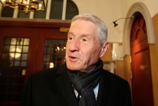 ο-επσταϊν-λερώνει-τις-αυλές-της-ευρώπη-564064336