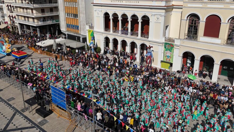 Πάτρα: Περισσότεροι από 50.000 καρναβαλιστές πρόσφεραν ένα ξεχωριστό θέαμα [εικόνες-βίντεο]-1