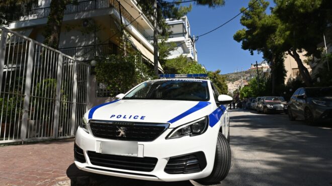 προσποιούνταν-τους-ηλεκτρολόγους-κα-564080998