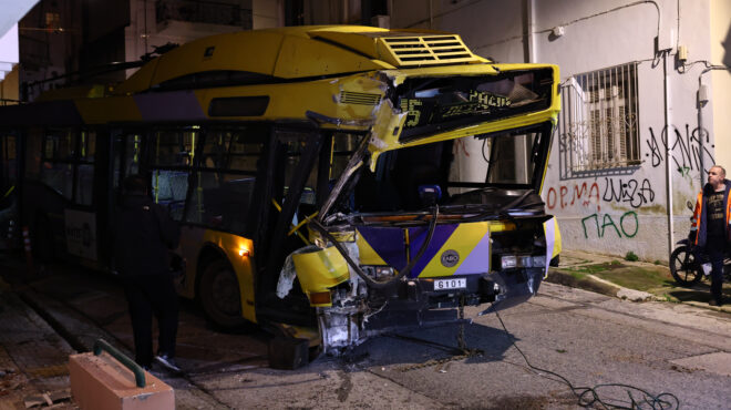 πετράλωνα-τρόλεϊ-έπεσε-σε-πολυκατοικ-564077797