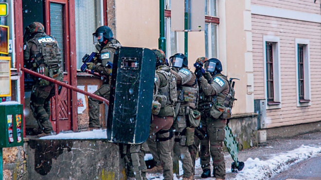 ο-χορός-των-κατασκόπων-στην-ελλάδα-564065776