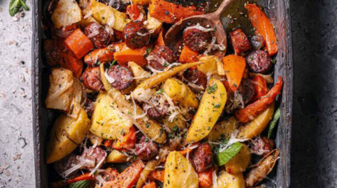 λουκάνικα-πρόβεια-με-ρίζες-στον-φούρν-564083791