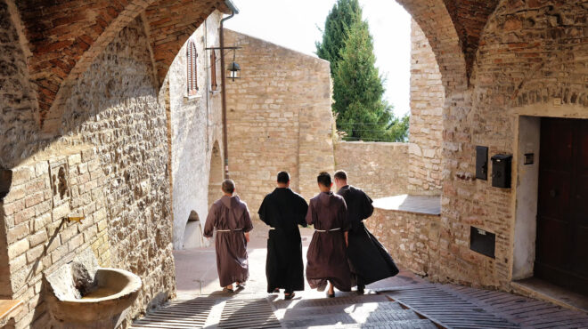 ιταλία-ηγούμενος-καλεί-τους-μοναχούς-564082984