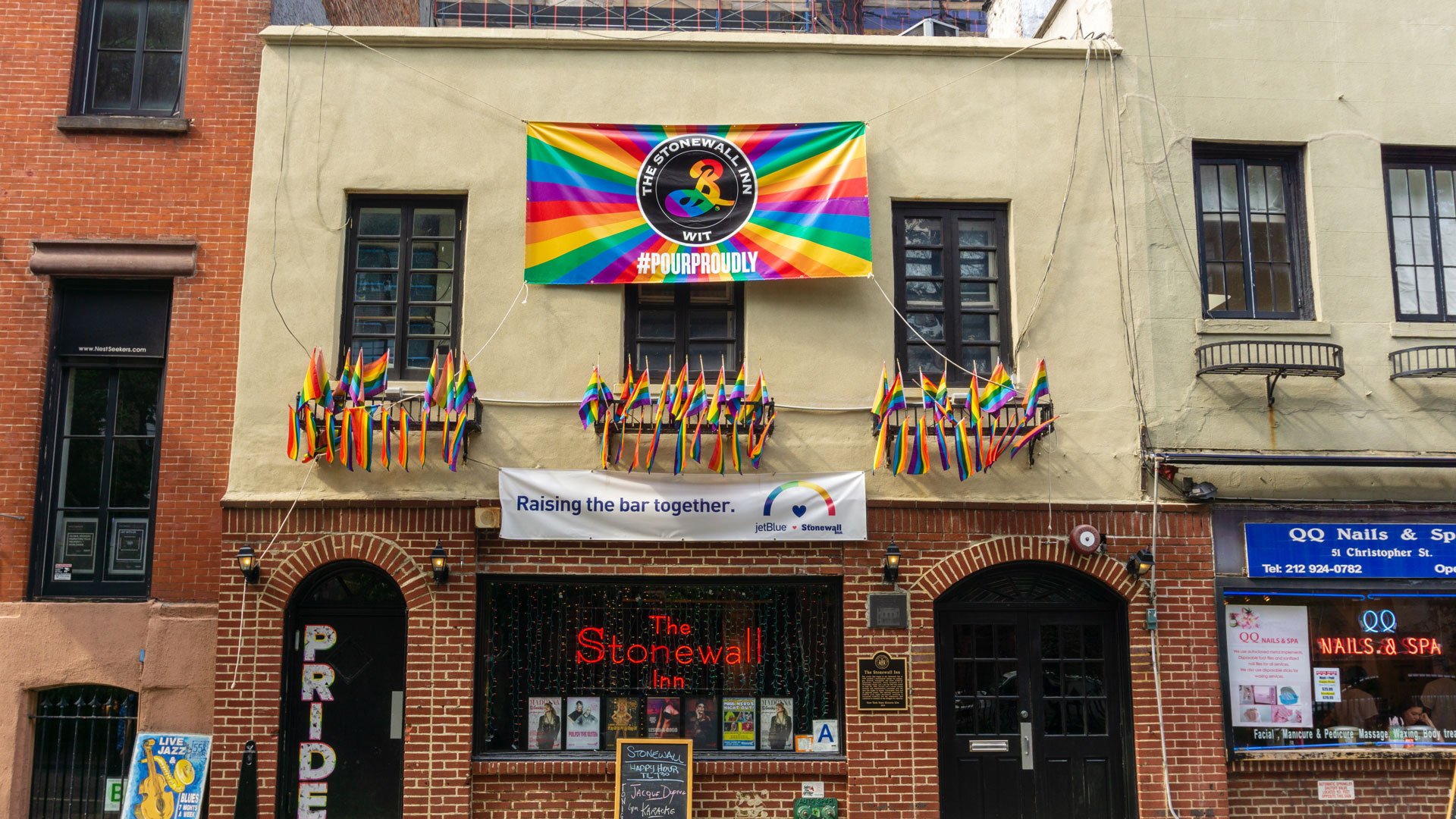 ΗΠΑ: Κατέβηκε η σημαία Pride από το μνημείο Stonewall-1