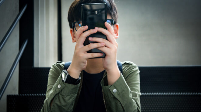 η-άνιση-μάχη-των-γονέων-με-τα-social-media-πώς-τα-564088843