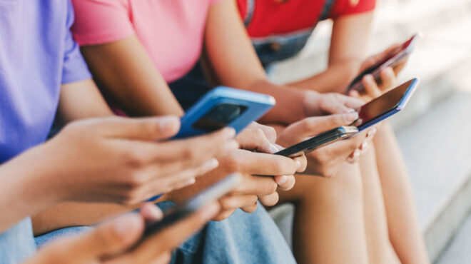 8-στους-10-λένε-ναι-στη-φραγή-των-social-media-564063805