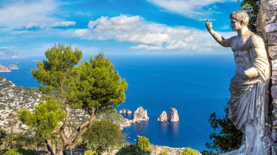 Νέα μέτρα κατά του μαζικού τουρισμού από το καλοκαίρι στο Κάπρι