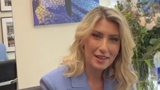 σία-κοσιώνη-η-θερμή-υποδοχή-και-το-συγκ-564093799