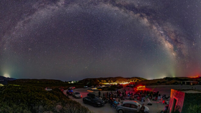 το-γαλαξιακό-τόξο-πάνω-από-το-βάι-564097303