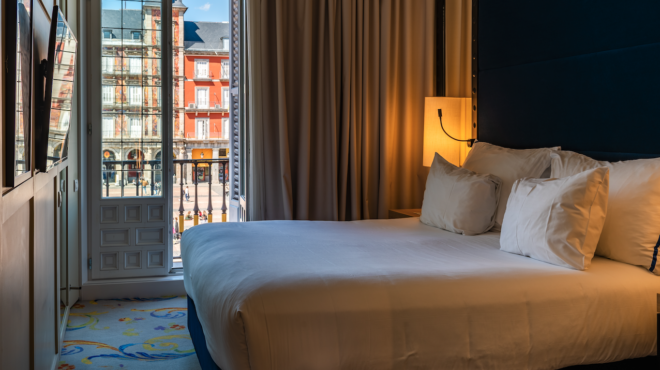 ισπανία-νεαρός-χάκερ-διέμενε-σε-πολυτ-564084865