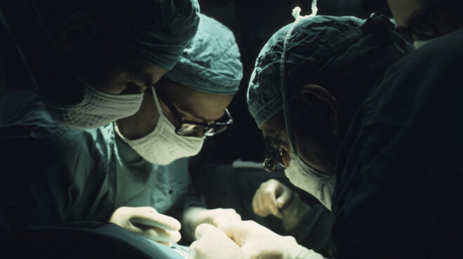 ιταλία-αφηρημένος-άνδρας-πέταξε-στα-σ-564074347