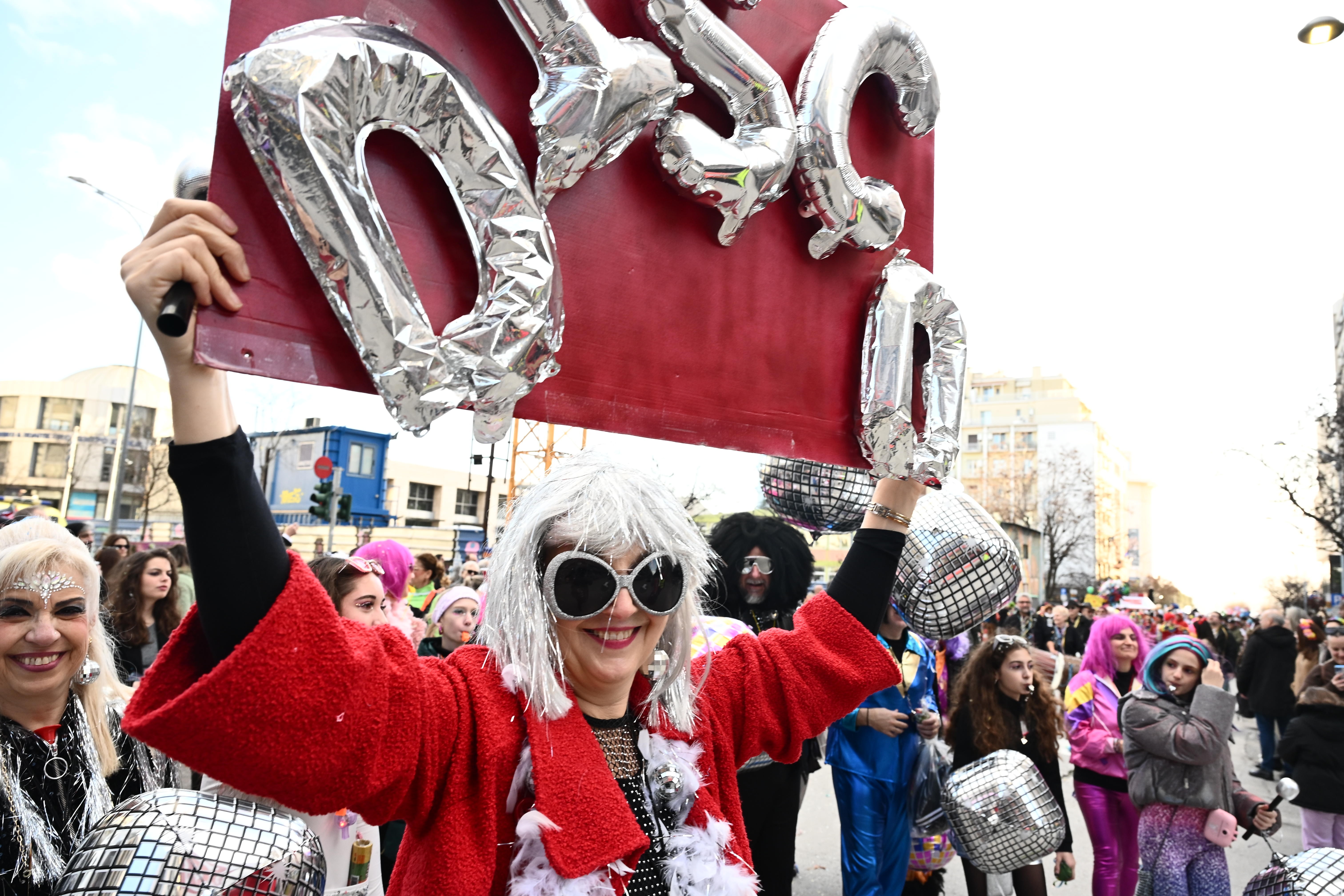 Χιλιάδες καρναβαλιστές στους δρόμους της Θεσσαλονίκης-2