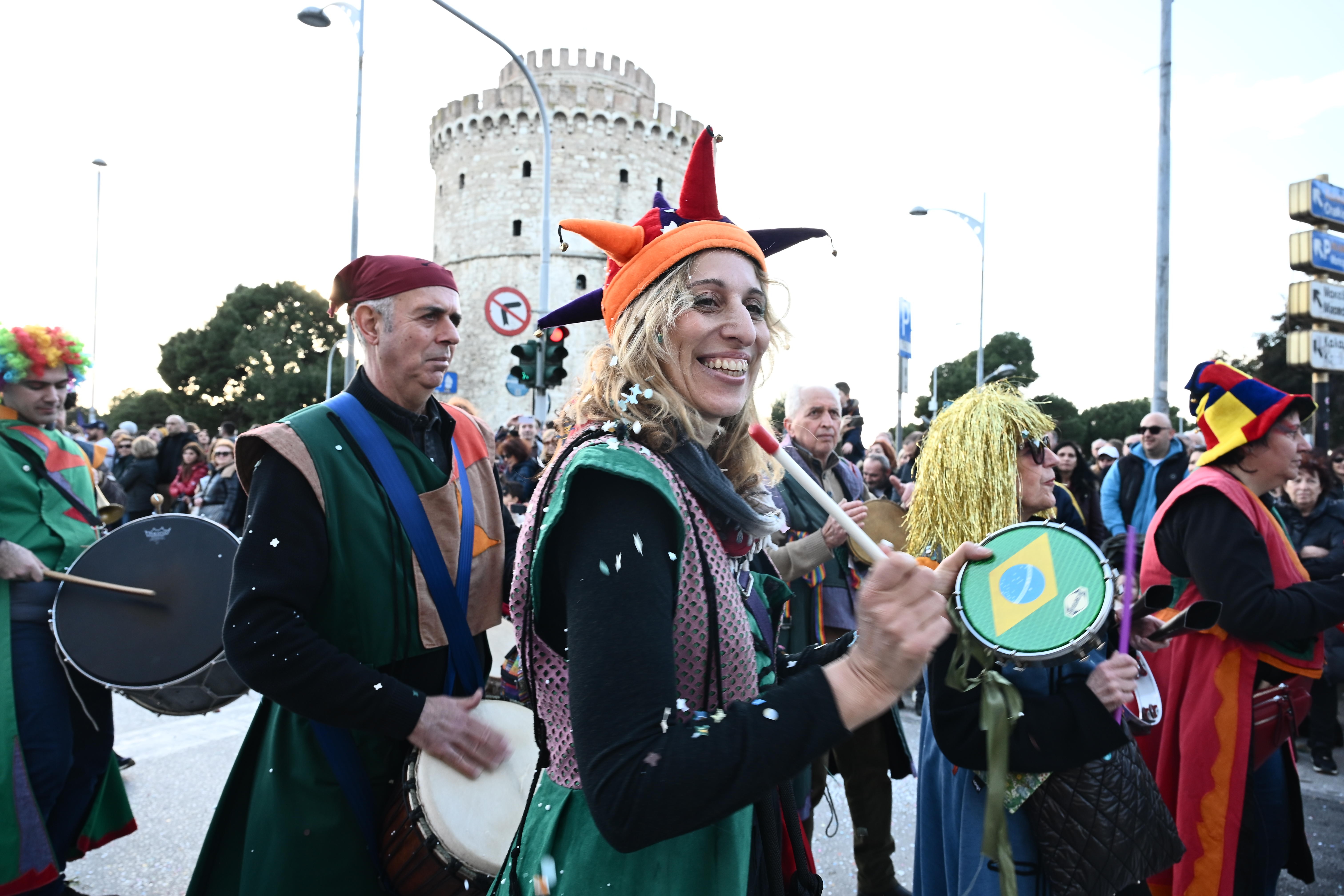 Χιλιάδες καρναβαλιστές στους δρόμους της Θεσσαλονίκης-1